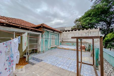 Casa à venda com 300m², 6 quartos e sem vaga Casa à venda com 300m², 6 quartos e sem vagaVaranda