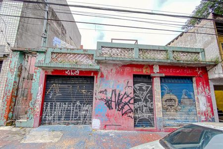 Casa à venda com 300m², 6 quartos e sem vaga Casa à venda com 300m², 6 quartos e sem vagaFachada