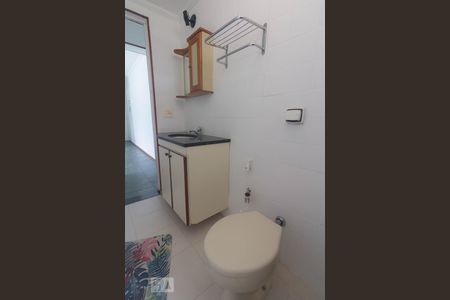 Banheiro de apartamento à venda com 1 quarto, 42m² em Santo Amaro, São Paulo