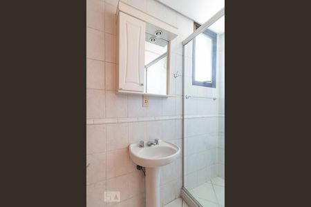 Banheiro de apartamento à venda com 2 quartos, 128m² em Petrópolis, Porto Alegre