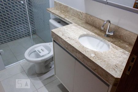 Banheiro de casa de condomínio para alugar com 1 quarto, 40m² em Vila Isolina Mazzei, São Paulo