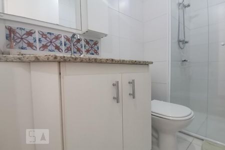 Banheiro corredor de apartamento à venda com 2 quartos, 56m² em Vila Andrade, São Paulo