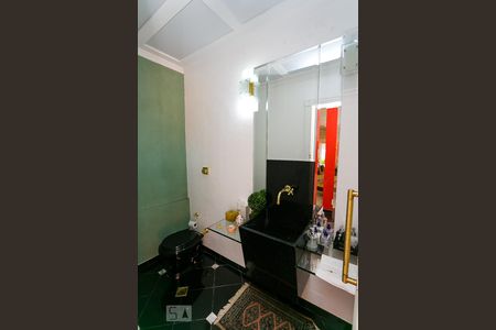 Casa à venda com 450m², 4 quartos e 6 vagas Casa à venda com 450m², 4 quartos e 6 vagasLavabo