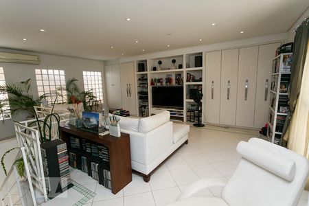 Casa à venda com 450m², 4 quartos e 6 vagas Casa à venda com 450m², 4 quartos e 6 vagasSala 5