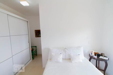 Suite de apartamento para alugar com 2 quartos, 74m² em Kobrasol, São José