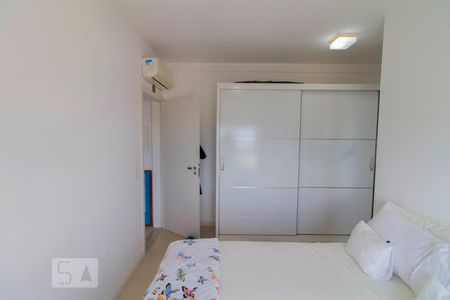 Suite de apartamento para alugar com 2 quartos, 74m² em Kobrasol, São José