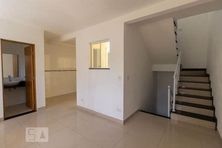 Sala de casa de condomínio para alugar com 2 quartos, 90m² em Vila Nova Cachoeirinha, São Paulo