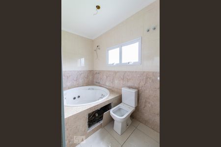 Casa à venda com 270m², 5 quartos e 5 vagas Casa à venda com 270m², 5 quartos e 5 vagasBanheiro