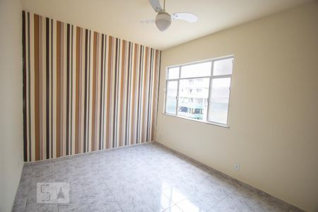 Sala de apartamento para alugar com 1 quarto, 48m² em Penha, Rio de Janeiro