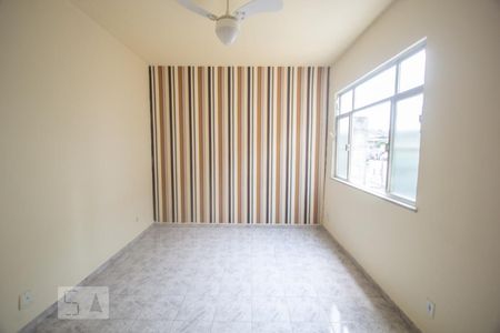 Sala de apartamento para alugar com 1 quarto, 48m² em Penha, Rio de Janeiro