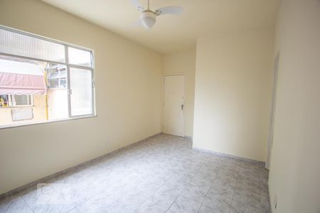 Sala de apartamento para alugar com 1 quarto, 48m² em Penha, Rio de Janeiro