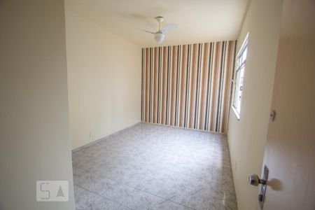 Sala de apartamento para alugar com 1 quarto, 48m² em Penha, Rio de Janeiro