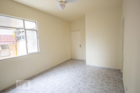 Sala de apartamento para alugar com 1 quarto, 48m² em Penha, Rio de Janeiro