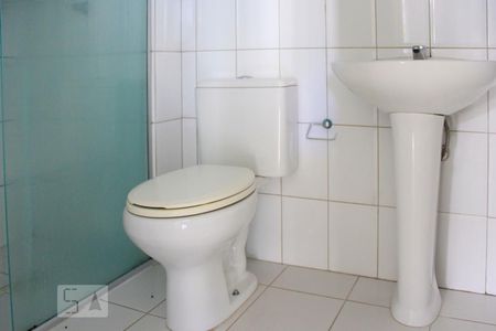 Banheiro de apartamento para alugar com 2 quartos, 56m² em Itacorubi, Florianópolis