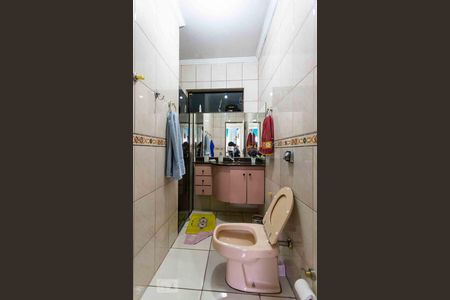 Casa à venda com 215m², 3 quartos e 2 vagas Casa à venda com 215m², 3 quartos e 2 vagasBanheiro