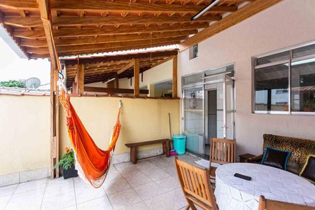 Casa à venda com 215m², 3 quartos e 2 vagas Casa à venda com 215m², 3 quartos e 2 vagasQuintal