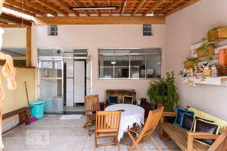 Casa à venda com 215m², 3 quartos e 2 vagas Casa à venda com 215m², 3 quartos e 2 vagasQuintal