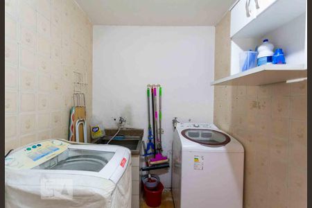 Casa à venda com 215m², 3 quartos e 2 vagas Casa à venda com 215m², 3 quartos e 2 vagasÁrea de Serviço