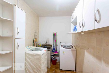 Casa à venda com 215m², 3 quartos e 2 vagas Casa à venda com 215m², 3 quartos e 2 vagasÁrea de Serviço