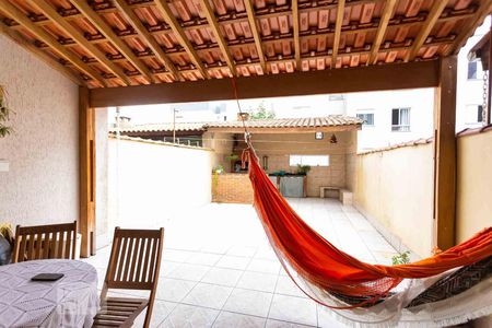 Casa à venda com 215m², 3 quartos e 2 vagas Casa à venda com 215m², 3 quartos e 2 vagasQuintal