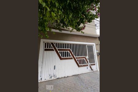 Casa à venda com 215m², 3 quartos e 2 vagas Casa à venda com 215m², 3 quartos e 2 vagasFachada