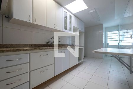 Cozinha de casa para alugar com 3 quartos, 217m² em Sumaré, São Paulo