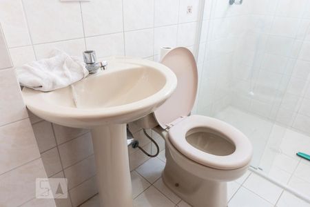 Banheiro de apartamento para alugar com 1 quarto, 39m² em Juvevê, Curitiba