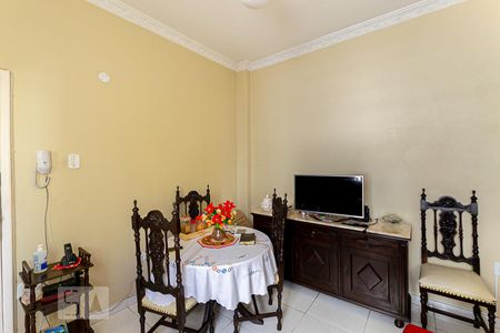 Sala de apartamento para alugar com 1 quarto, 62m² em Fátima, Niterói