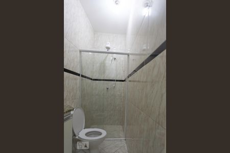 Banheiro de kitnet/studio para alugar com 1 quarto, 25m² em Jardim Peri Peri, São Paulo