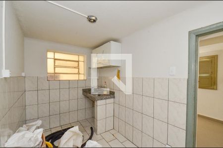 Cozinha de apartamento para alugar com 1 quarto, 40m² em Santa Tereza, Belo Horizonte