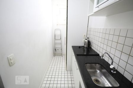 Cozinha e Área de serviço de apartamento para alugar com 2 quartos, 72m² em Gonzaga, Santos