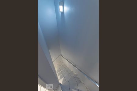2o. Andar - Escadas de apartamento para alugar com 1 quarto, 50m² em Vila São José, São Paulo