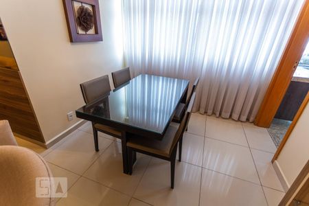 Mesa de Jantar de apartamento para alugar com 2 quartos, 67m² em Santa Tereza, Belo Horizonte