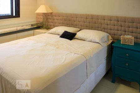 Quarto 01 Suíte de apartamento para alugar com 2 quartos, 71m² em Itacorubi, Florianópolis