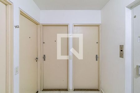 Apartamento à venda com 53m², 2 quartos e 1 vaga Apartamento à venda com 53m², 2 quartos e 1 vagaPortas de entreda