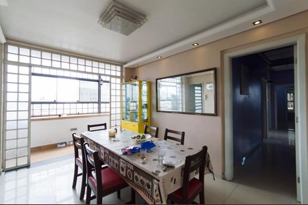 Apartamento para alugar com 300m², 3 quartos e sem vaga Apartamento para alugar com 300m², 3 quartos e sem vagaCopa