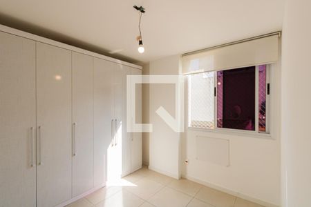 Quarto 1 de apartamento para alugar com 2 quartos, 73m² em Jacarepaguá, Rio de Janeiro