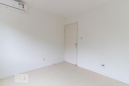 Dormitório de apartamento à venda com 2 quartos, 69m² em Jardim do Salso, Porto Alegre