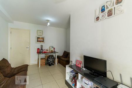 Sala de apartamento para alugar com 2 quartos, 60m² em Del Castilho, Rio de Janeiro