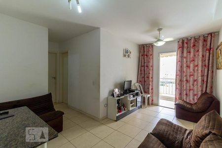 Sala de apartamento para alugar com 2 quartos, 60m² em Del Castilho, Rio de Janeiro