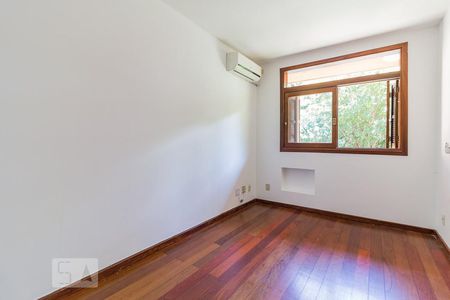 Sala de casa de condomínio à venda com 3 quartos, 220m² em Vila Nova, Porto Alegre