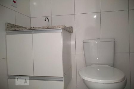 Banheiro de apartamento para alugar com 1 quarto, 25m² em Vila Anastácio, São Paulo