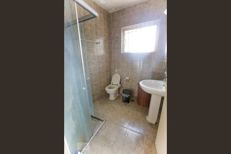 Banheiro Corredor de casa para alugar com 3 quartos, 100m² em Parque São Domingos, São Paulo