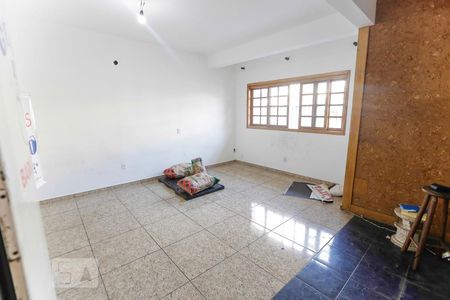 Casa para alugar com 100m², 3 quartos e 1 vagaSala