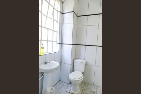 Banheiro de kitnet/studio para alugar com 1 quarto, 26m² em Santa Ifigênia, São Paulo
