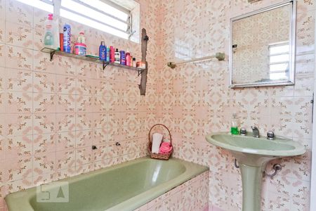 Casa à venda com 160m², 6 quartos e 6 vagas Casa à venda com 160m², 6 quartos e 6 vagasBanheiro da Suíte 2