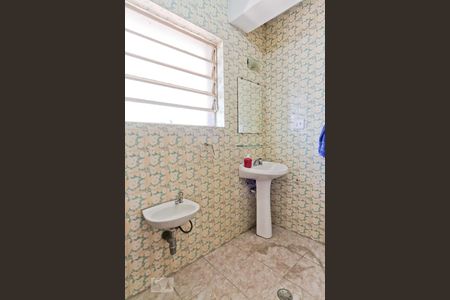 Casa à venda com 160m², 6 quartos e 6 vagas Casa à venda com 160m², 6 quartos e 6 vagasBanheiro 2