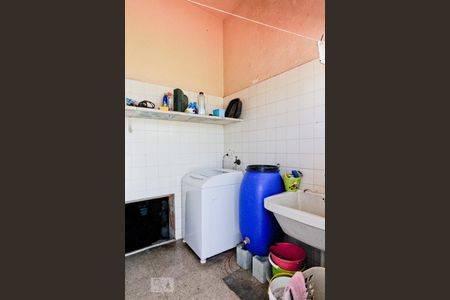 Casa à venda com 160m², 6 quartos e 6 vagas Casa à venda com 160m², 6 quartos e 6 vagasÁrea de Serviço