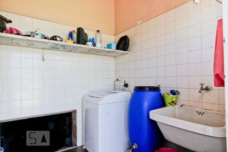 Casa à venda com 160m², 6 quartos e 6 vagas Casa à venda com 160m², 6 quartos e 6 vagasÁrea de Serviço