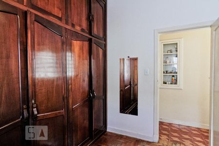Casa à venda com 160m², 6 quartos e 6 vagas Casa à venda com 160m², 6 quartos e 6 vagasQuarto 2